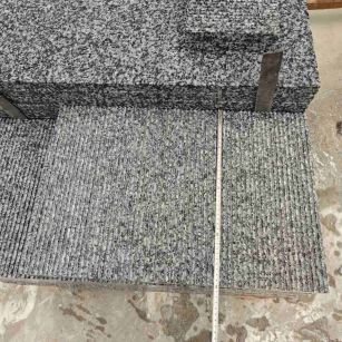 拉萨芝麻黑拉丝面