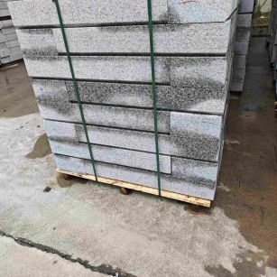 拉萨芙蓉白路牙石，马路牙子