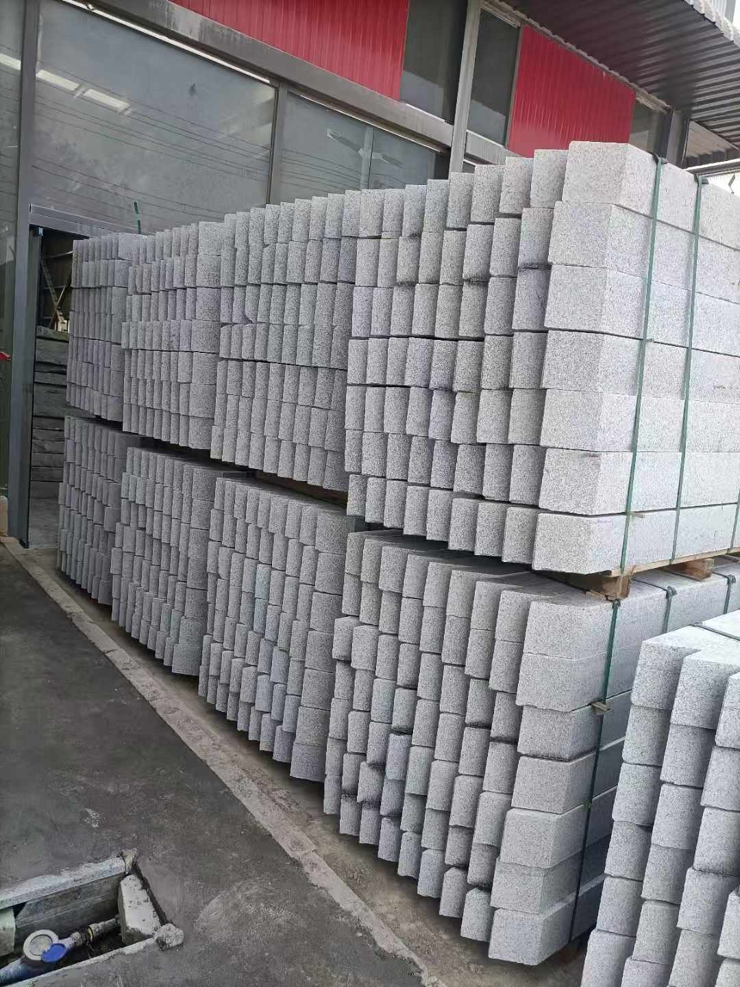 拉萨芝麻白树围石 树池