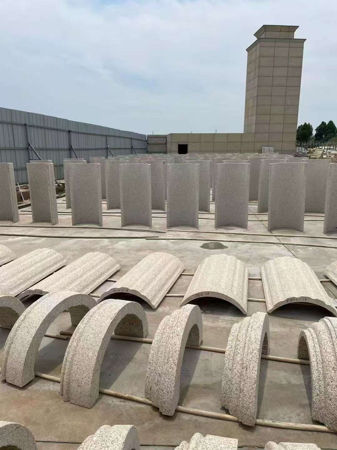 拉萨黄金麻别墅柱皮 异形 线条定制